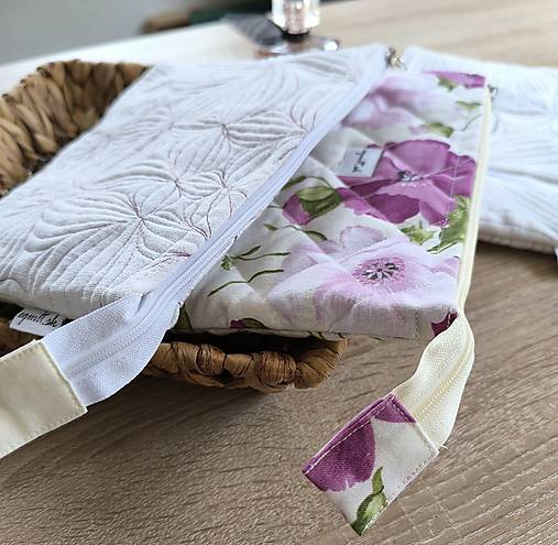 Kozmetická taštička (Cyklámenová)