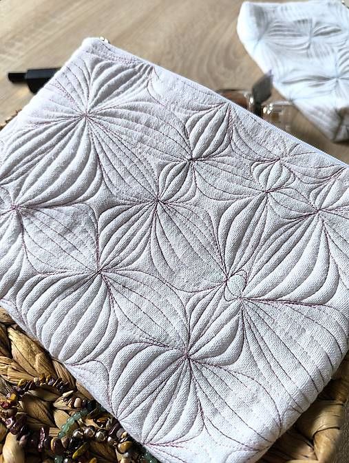 Kozmetická taštička (Cyklámenová)