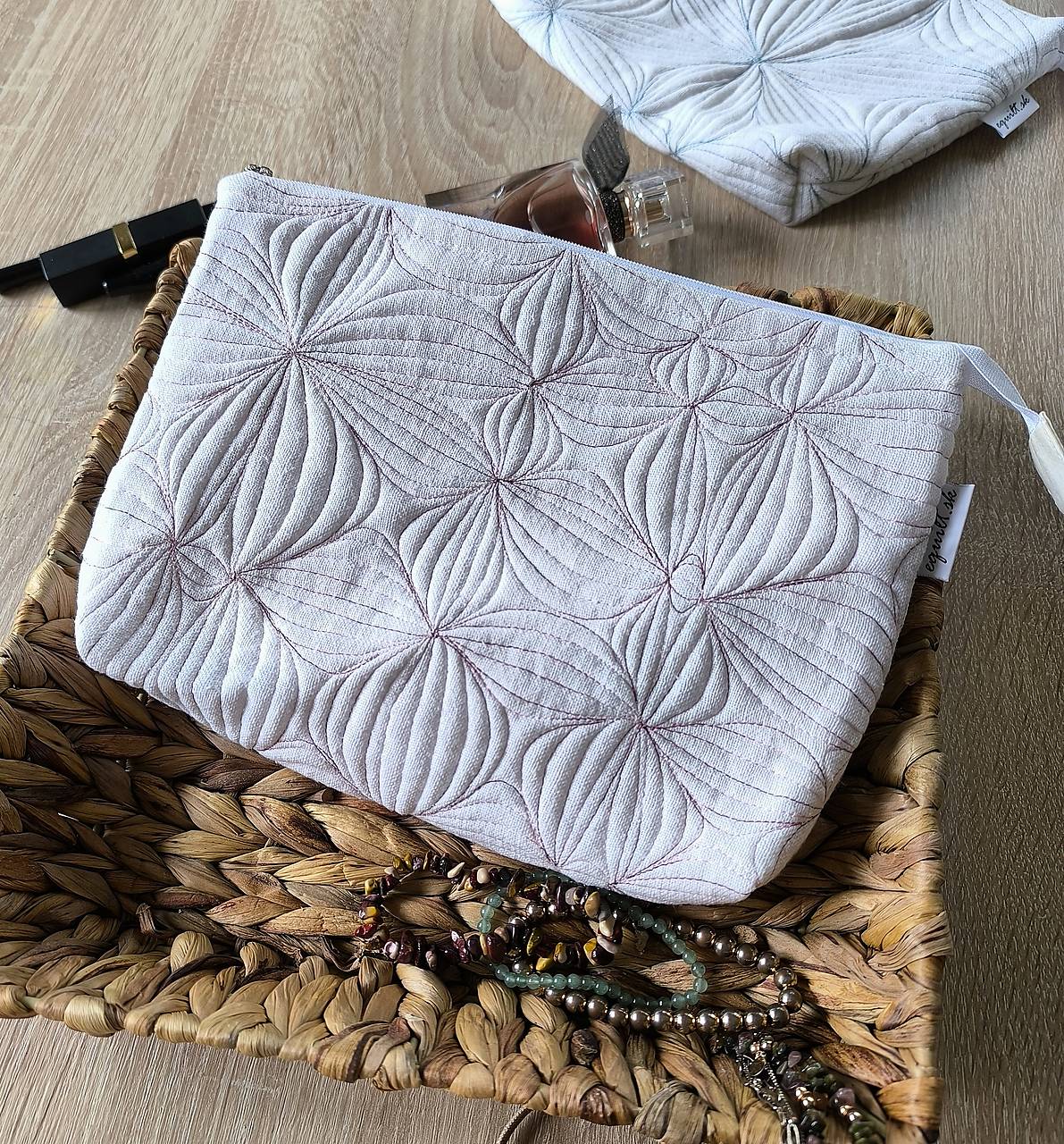 Kozmetická taštička (Cyklámenová)