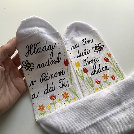 Motivačné maľované ponožky s nápisom: (”Hľadaj radosť v Pánovi a dá Ti, za čím túži Tvoje srdce”)