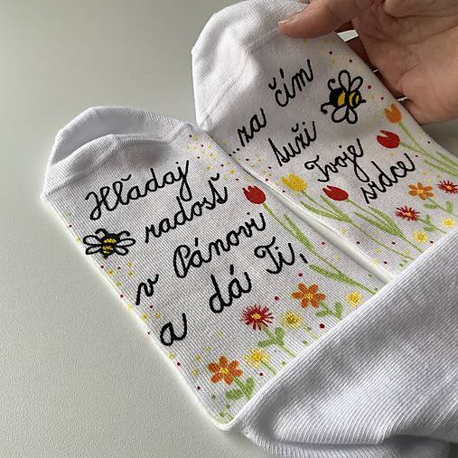 Motivačné maľované ponožky s nápisom: (”Hľadaj radosť v Pánovi a dá Ti, za čím túži Tvoje srdce”)