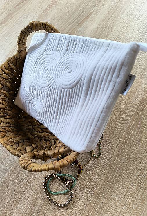 Kozmetická taštička (Sivé prešívanie)