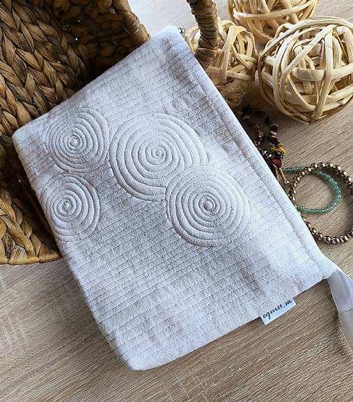 Kozmetická taštička (Sivé prešívanie)