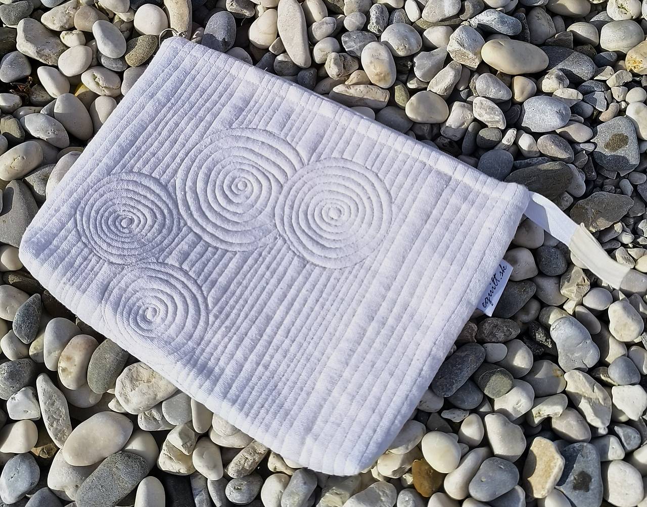 Kozmetická taštička (Sivé prešívanie)