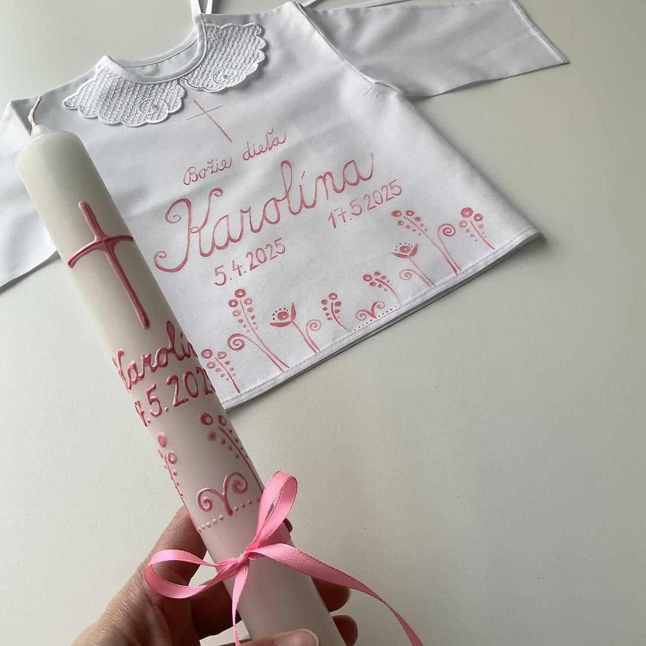 Krstná košieľka a svieca na krst ručne maľovaná ľudovoladená  (v decentnom ružovom odtieni)