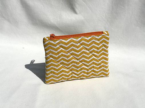 Taštičky - Prešívaná kozmetická taška MINI (Žltá chevron) - 17494211_