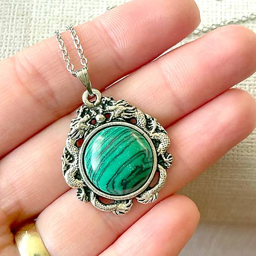 Synt. Malachite Antique Silver Pendant / Prívesok so syntetickým malachitom  E051