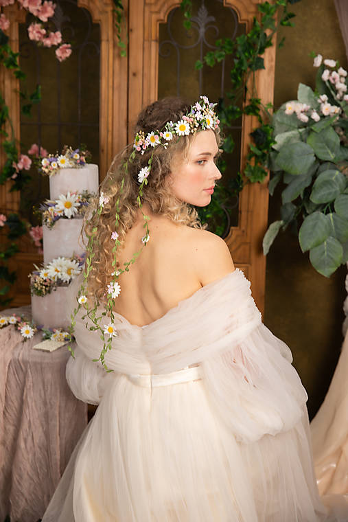 Kvetinová tiara so závojom "vôňa jarnej lúky"