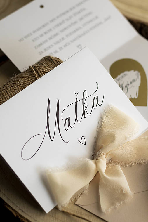 Papiernictvo - Stieracia pozvánka pre družičku / svedkyňu - trhaná krémová mašlička - 17497355_