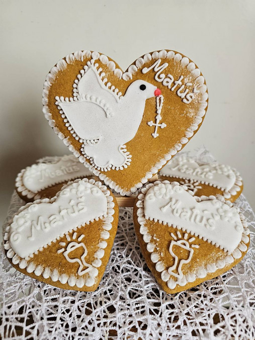 Dekorácie - Medovník na prijímanie/birmovku s holubicou a krížikom  - 17504086_