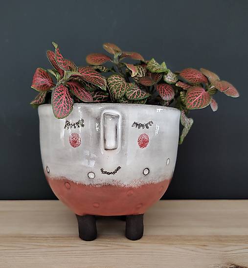 Nádoby - Keramický kvetináč na nožičkách - ružový - 17503548_