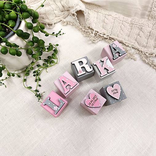 Hračky - Vzorované kocky s menom/údajmi o narodení (kocka + vzorované písmenko) - 17505643_