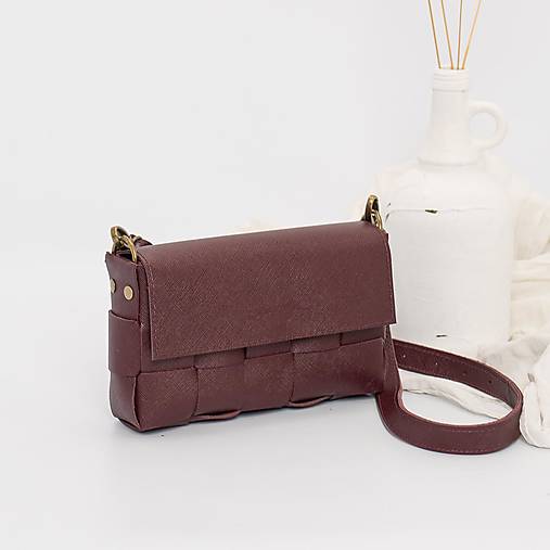 Kabelky - Kožená kabelka Tess Raw (saffiano burgundy) - 17504437_
