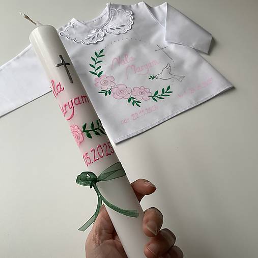 Krstná ručne maľovaná košieľka a svieca s ružičkami a holubicou