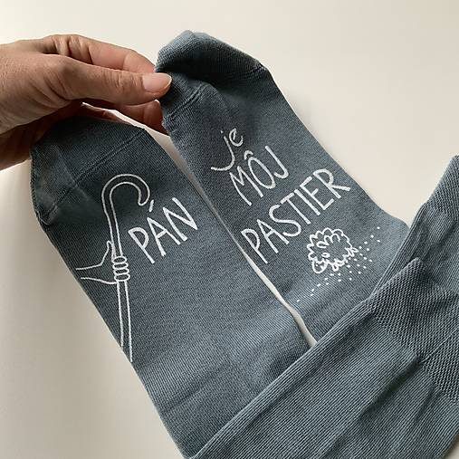 Motivačné maľované ponožky s nápisom: "Pán je môj pastier!" (sivé)