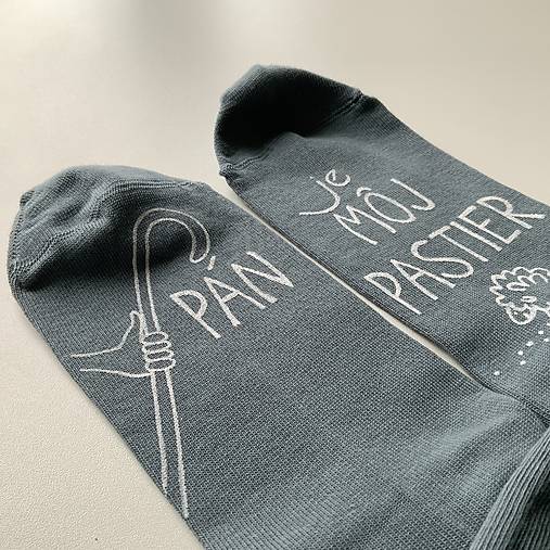 Motivačné maľované ponožky s nápisom: "Pán je môj pastier!" (sivé)