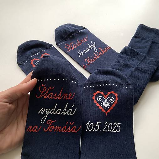 Maľované ponožky pre novomanželov / k výročiu svadby (folk tmavomodré s menami)