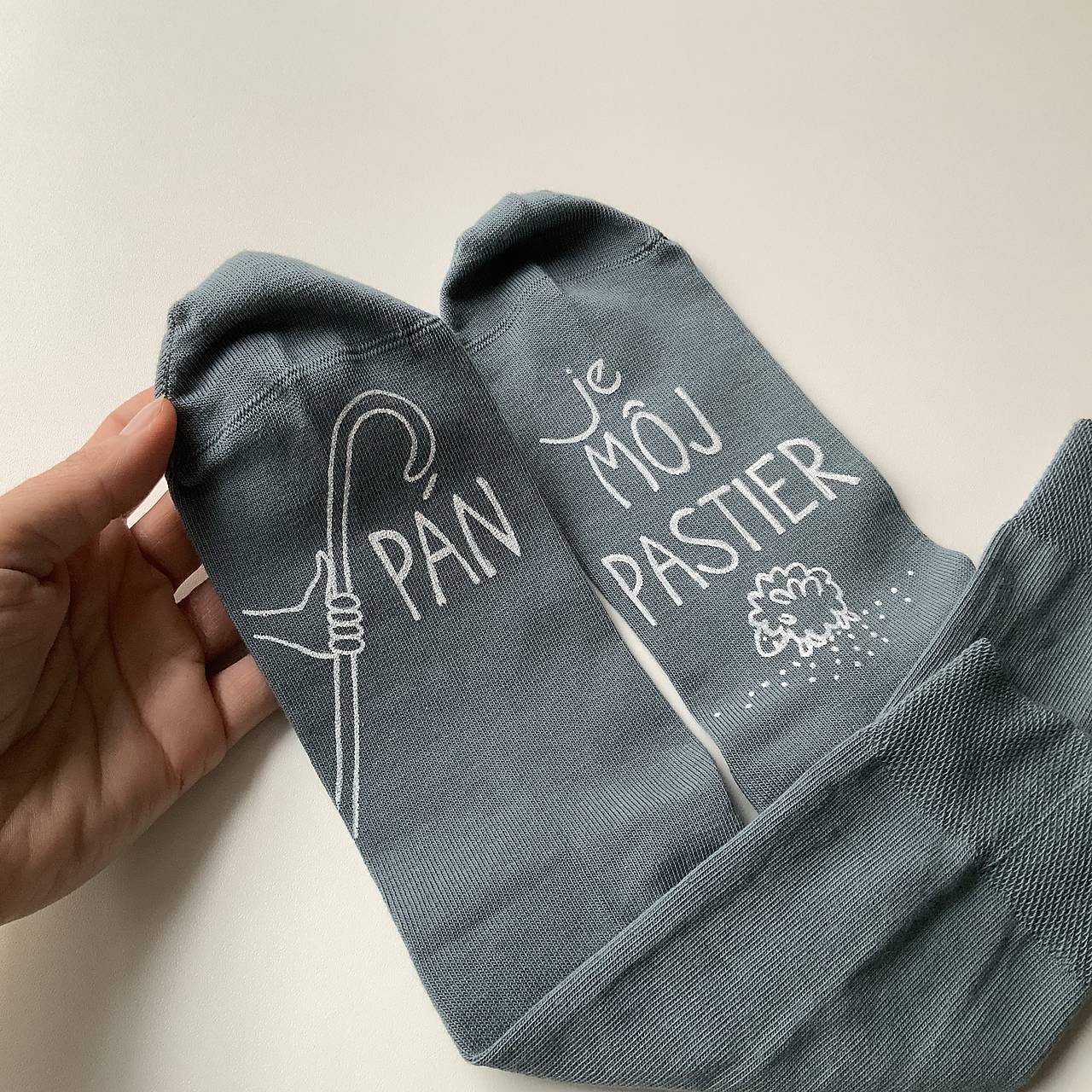 Motivačné maľované ponožky s nápisom: "Pán je môj pastier!" (sivé)