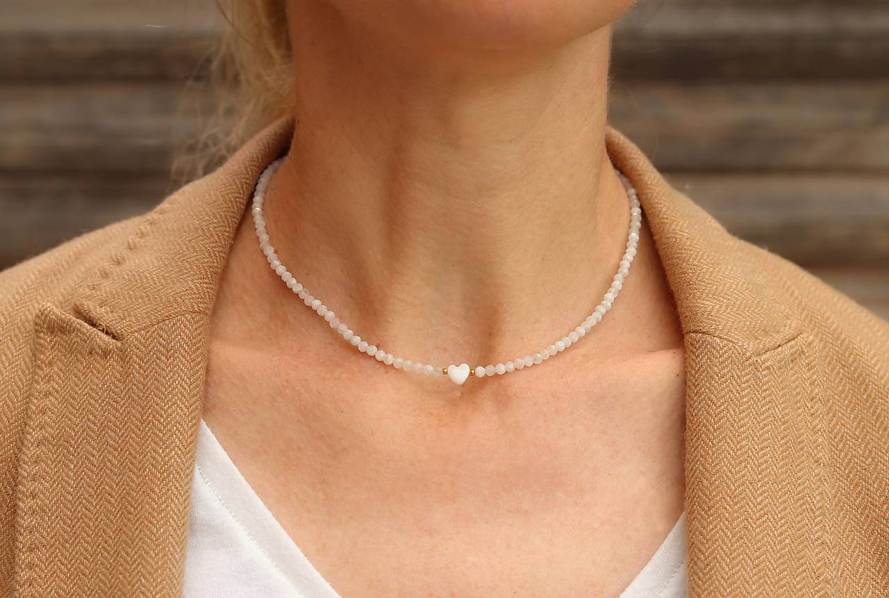 Náhrdelník choker mesačný kameň
