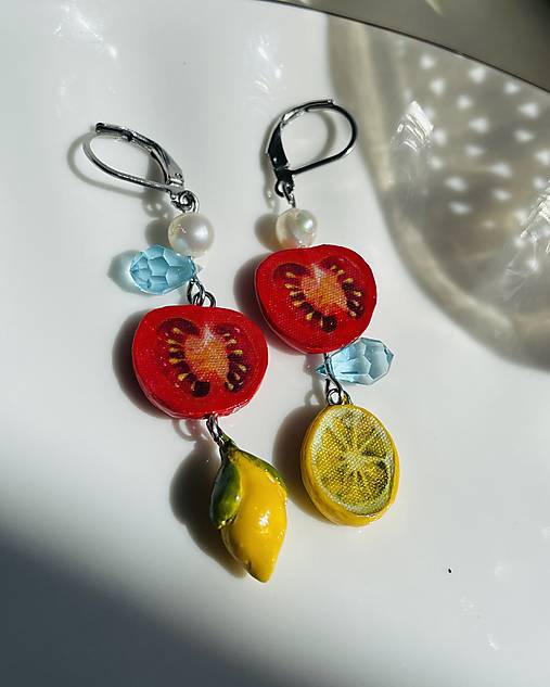 Náušnice - Ručne maľované náušnice s motívom paradajky, sardinky s citrónom, mušľou, krevetami, chilli papričkou, paradajkami - 17508063_