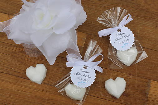 Darčeky pre svadobčanov - Voňavé srdiečka  AROMAVOSKY pre hostí na oslave narodenín, výročia svadby... (v celofáne s visačkou a mašľou) - 17509057_