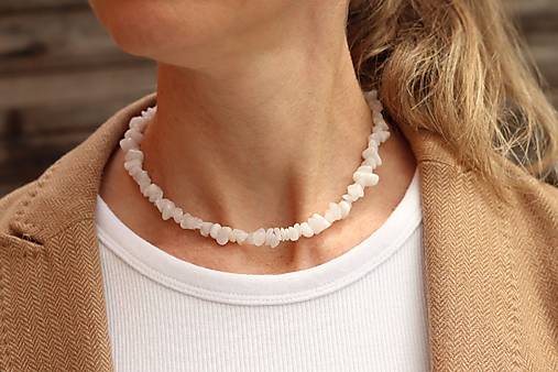 Náhrdelník choker biely jadeit