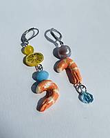 Náušnice - Náušnice s motívom krevety, citrónu a sladkovodnej ružovej riečnej perly, ručne maľované náušnice, morské dovolenkové  - 17512249_