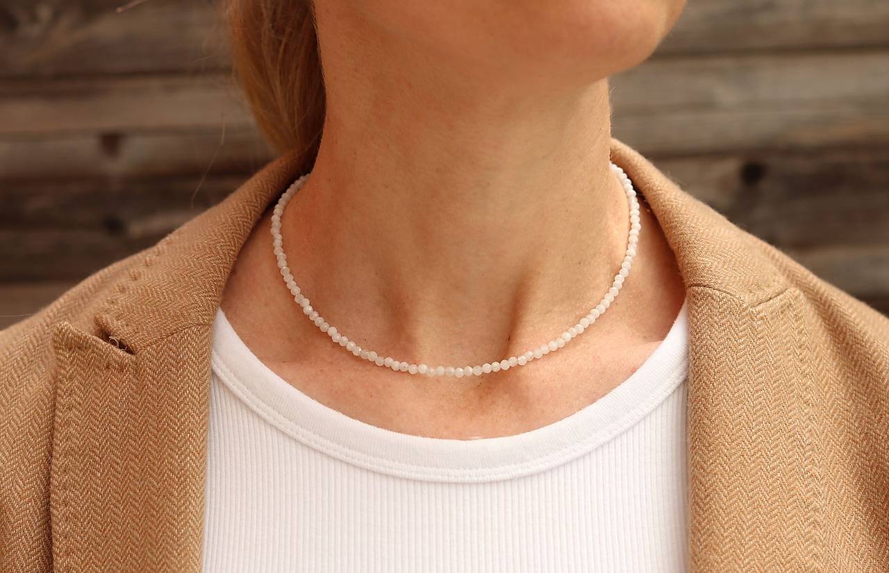 Náhrdelník choker mesačný kameň