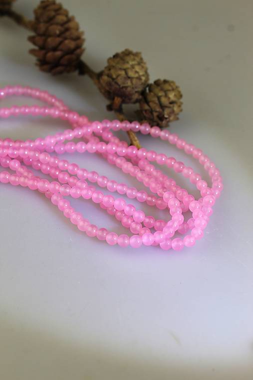 Minerály - jadeit "barbie" 4mm - celá šnúra - 17516112_