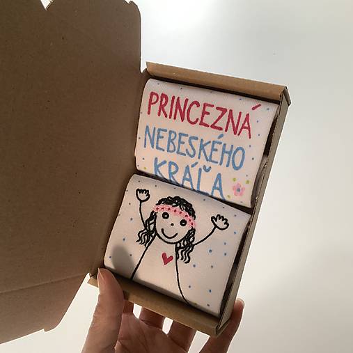 Maľované ponožky ako darček k prvému svätému prijímaniu