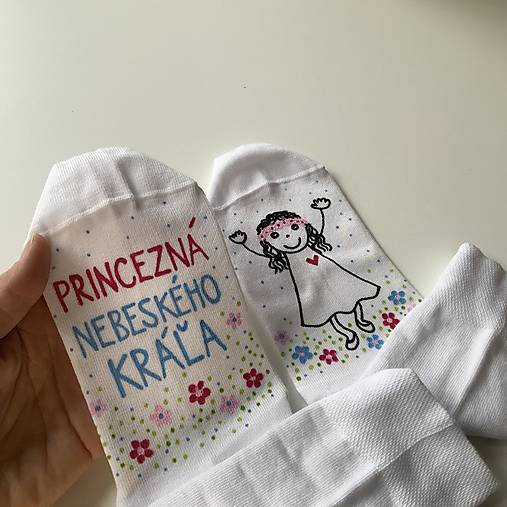 Maľované ponožky ako darček k prvému svätému prijímaniu