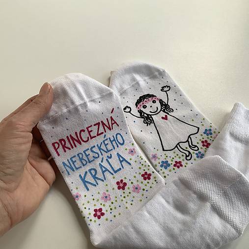 Maľované ponožky ako darček k prvému svätému prijímaniu