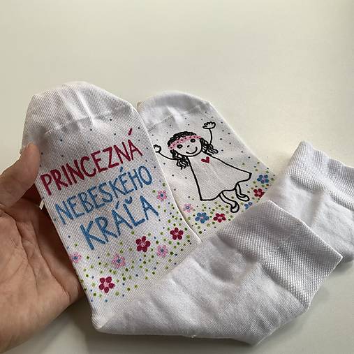Maľované ponožky ako darček k prvému svätému prijímaniu
