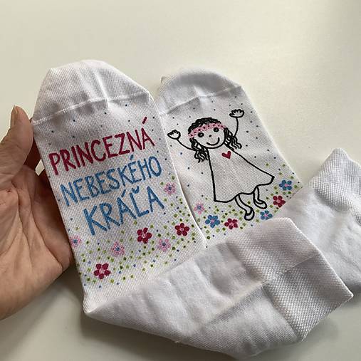 Maľované ponožky ako darček k prvému svätému prijímaniu