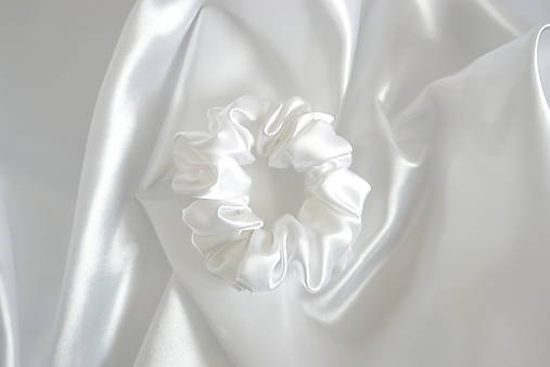 Ozdoby do vlasov - MIDI scrunchie white - 17515103_