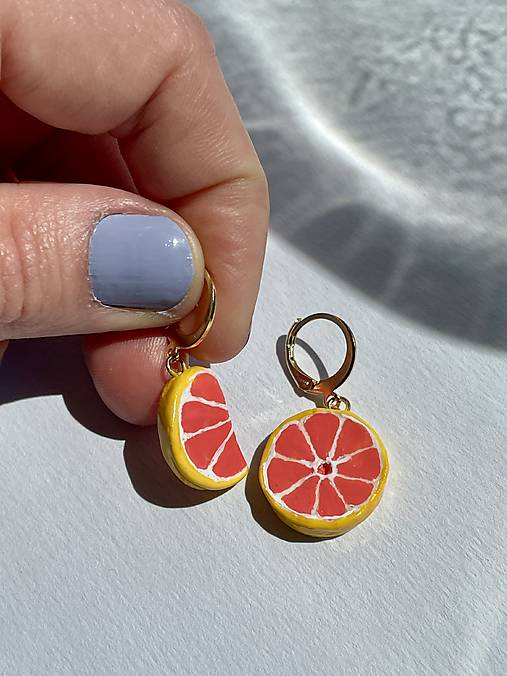 Náušnice - Ručne maľované náušnice s motívom grepfuit, kiwi, citrónikmi, paradajkami, ovocné tropické šperky, milý darček - 17518168_
