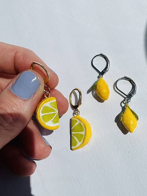 Náušnice - Ručne maľované náušnice s citrónmi, grepfruitom, kiwi, avokádo, farebné tropické ovocné šperky, ovocné letné náušnice - 17518306_