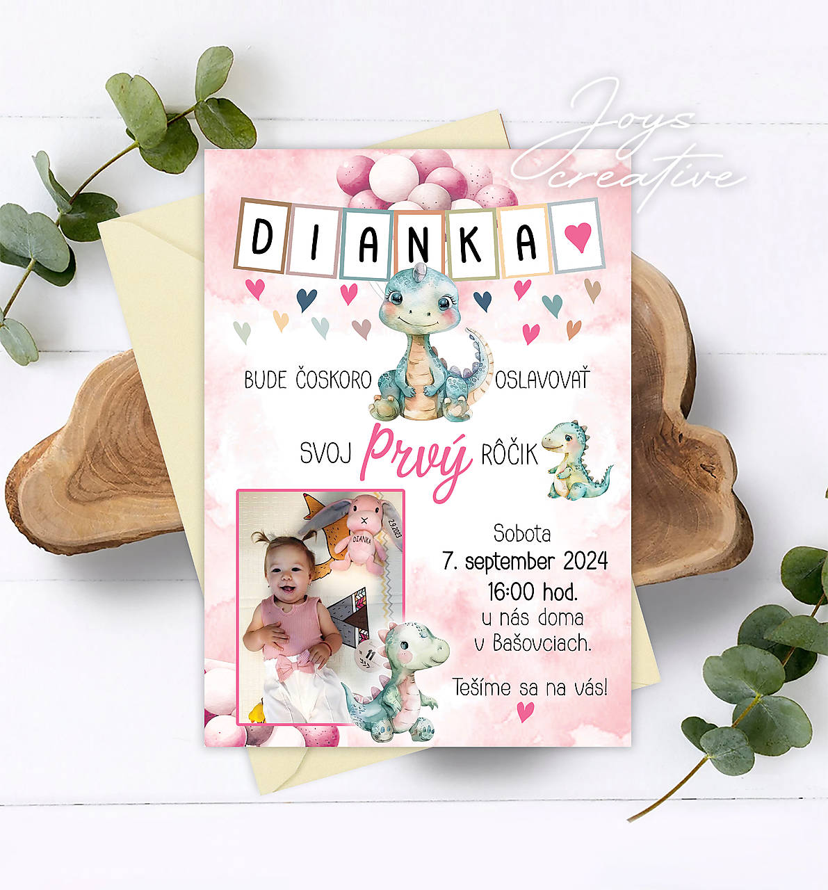 Pozvánka na narodeniny s dinosaurami s balónmi a fotkou