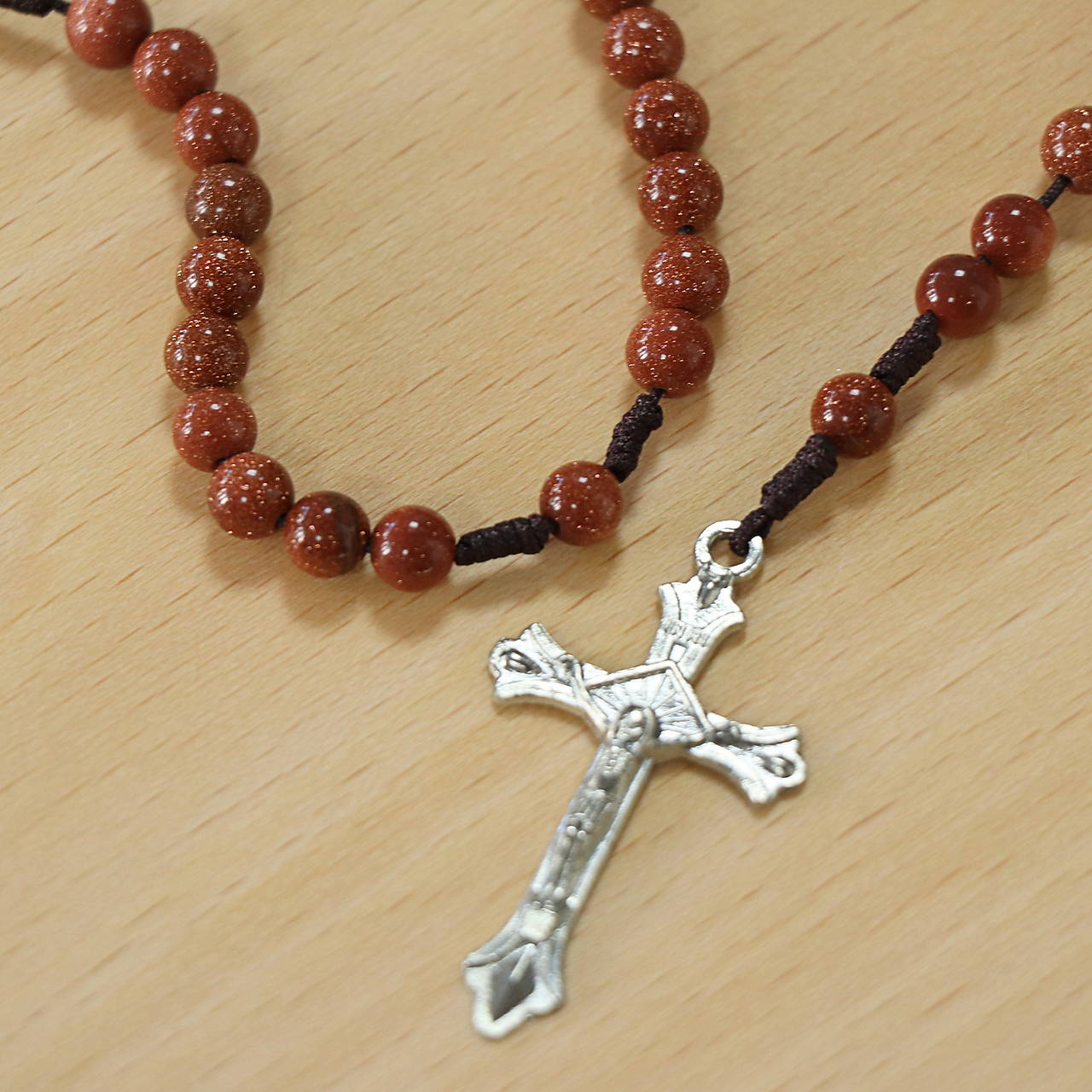 Ruženec s korálkami z piesočného skla