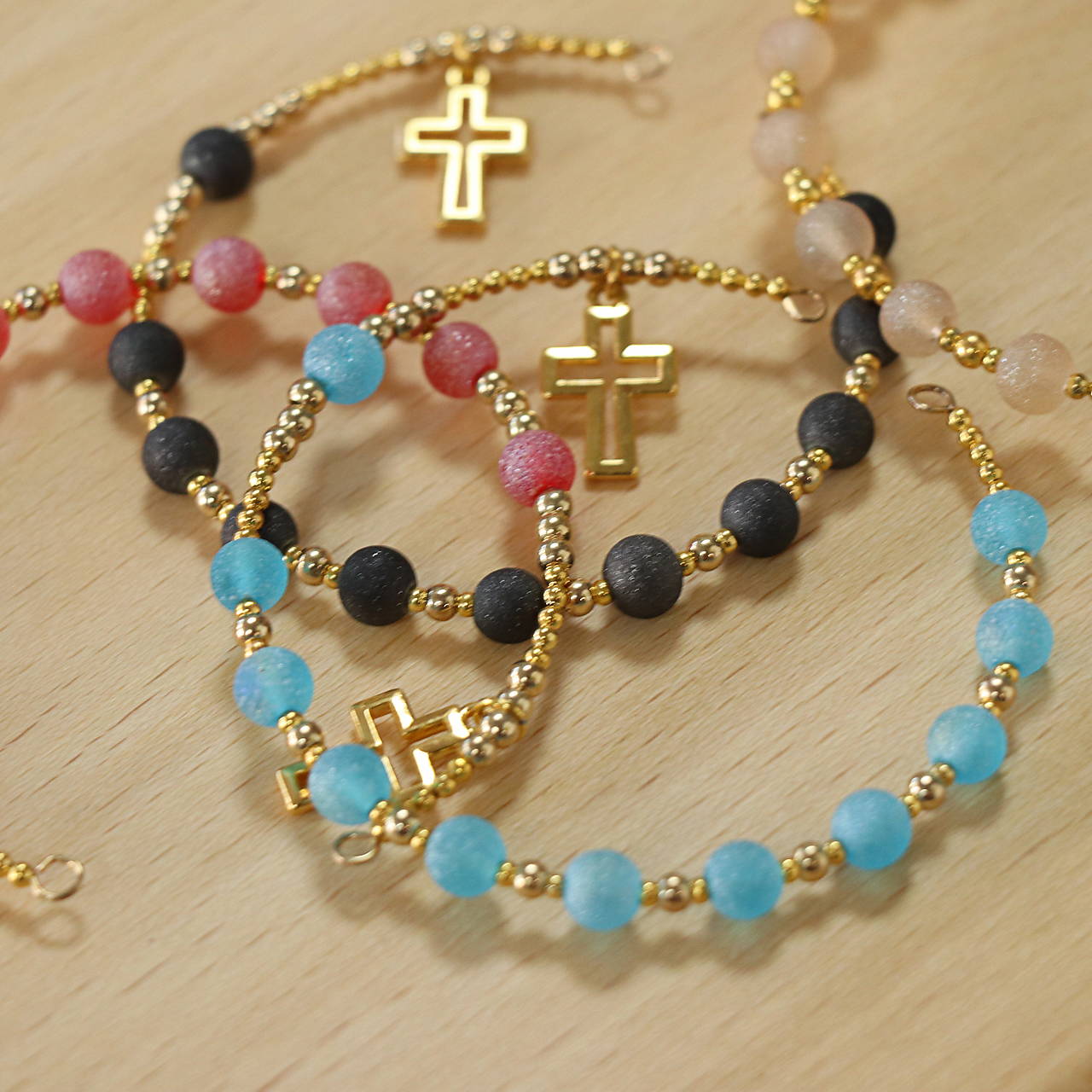 Desiatok na ruku s korálkami z matného kryštálu