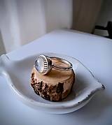 Prstene - Strieborný prsteň s mesačným kameňom - 17520398_