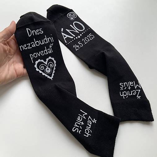 Maľované ponožky - ženích (Čierne ponožky aj s nápisom ženích+meno nad clenkom)