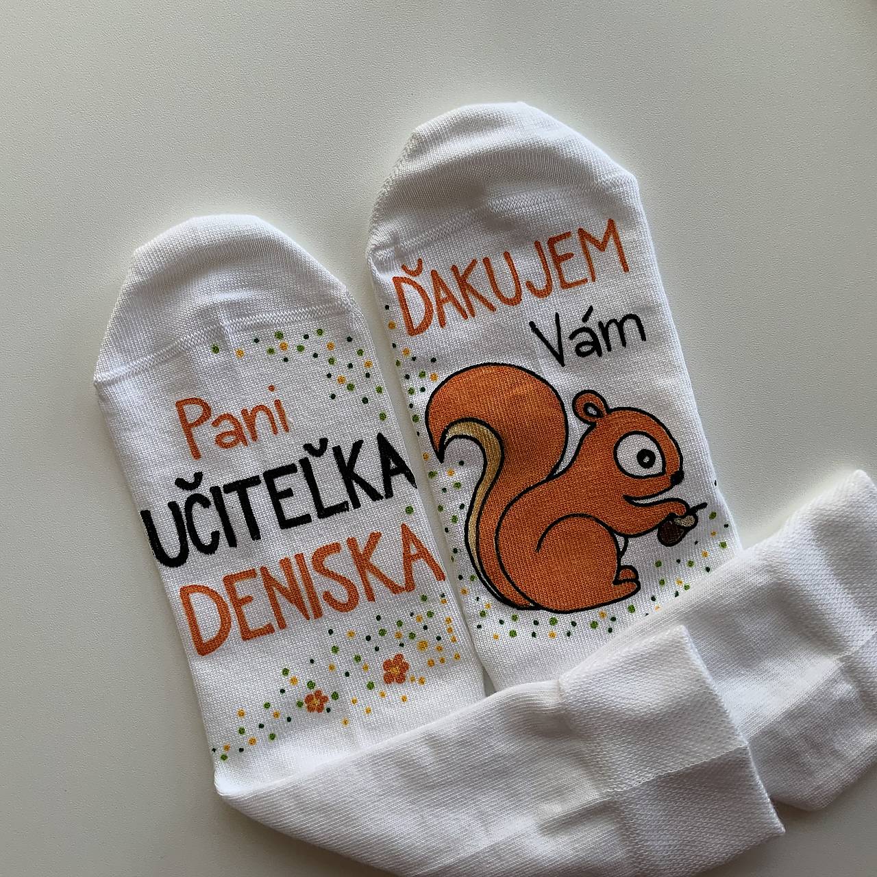Maľované ponožky pre naj PANI UČITEĽKU biele s veveričkou