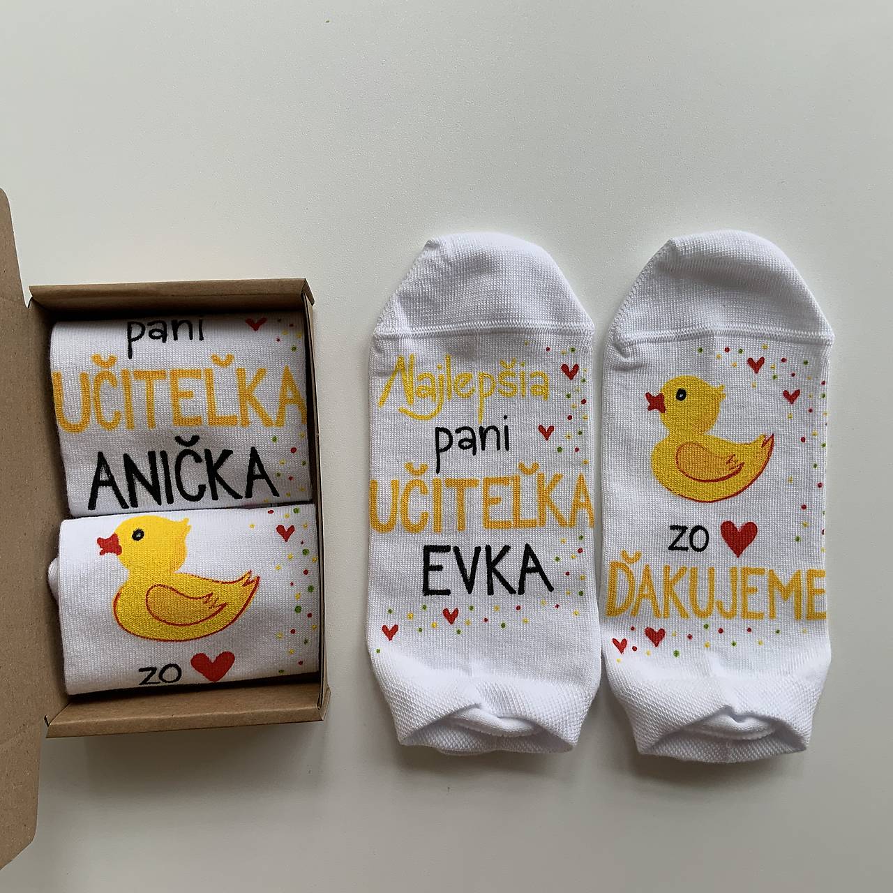Maľované ponožky pre naj PANI UČITEĽKU biele s kačičkou 