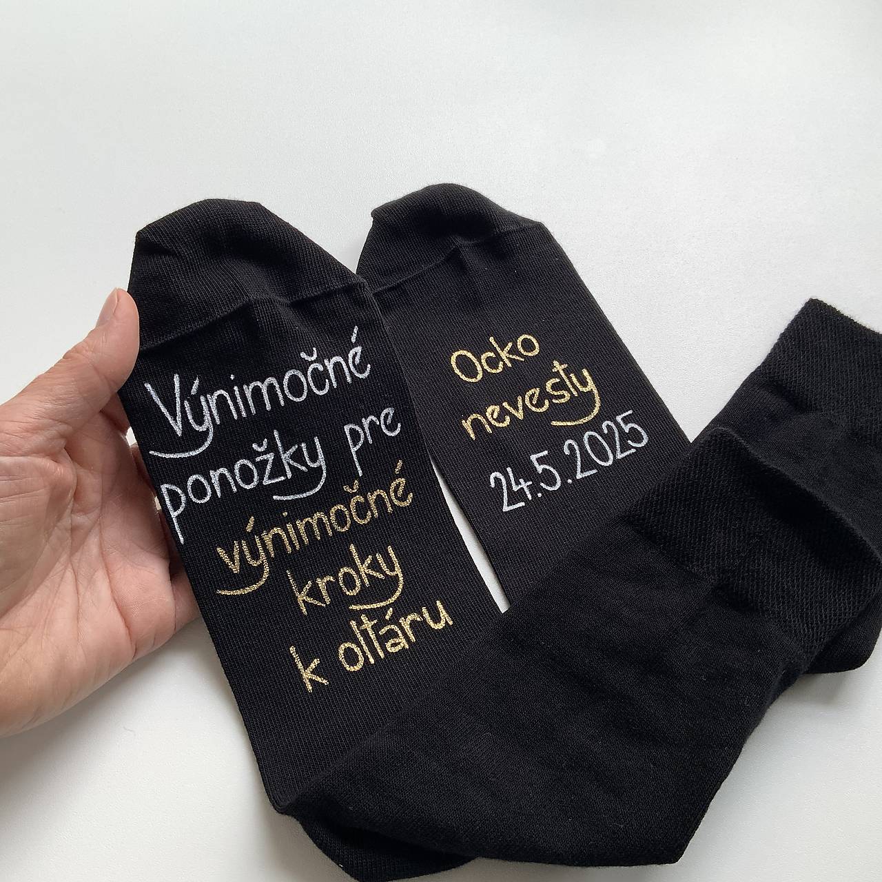 Maľované ponožky pre ocka nevesty (čierne s bielo zlatým nápisom)