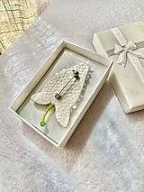 Brošne - Korálková brošňa orgován bílý  - 17521061_