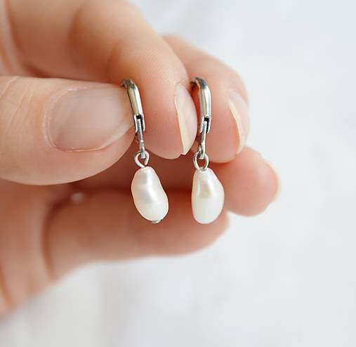 Náušnice - Visiace náušnice - Perly č.6 (chirur.oceľ) - 17521904_