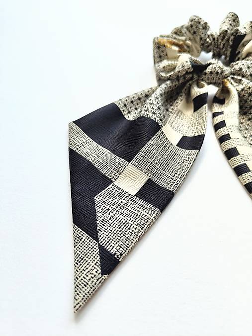 Maxi scrunchie asymetrická (Čierno-smotanová)