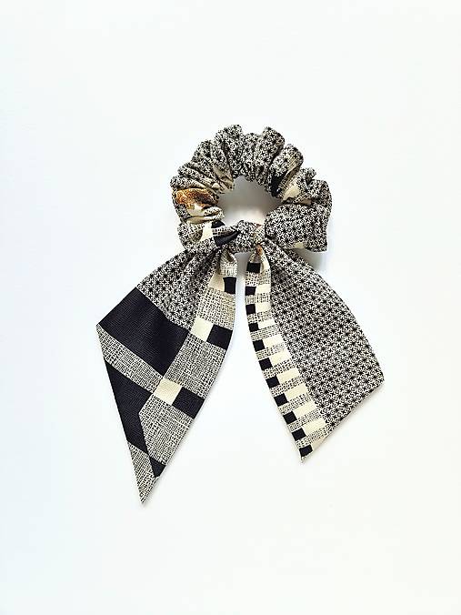 Maxi scrunchie asymetrická (Čierno-smotanová)