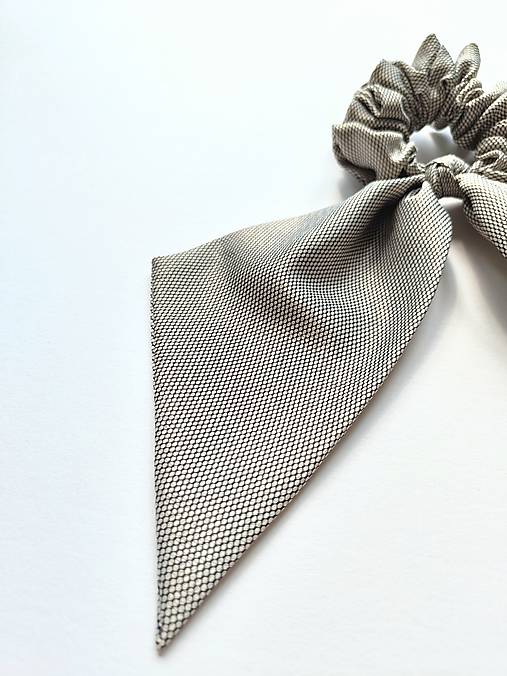Maxi scrunchie asymetrická (Béžovo-čiena)